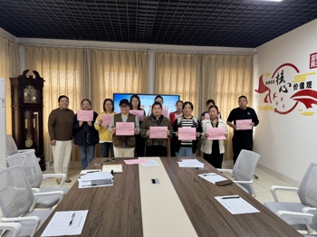 秋意送暖 “食”刻相伴——李堡镇中心幼儿园召开膳食委员会会议